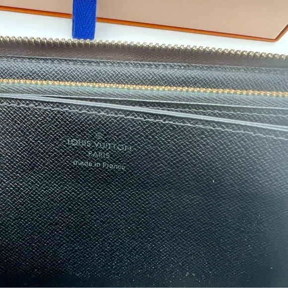 Authentic Louis Vuitton Reversable Brown zippy Wallet❤️ - Picture 9 of 11